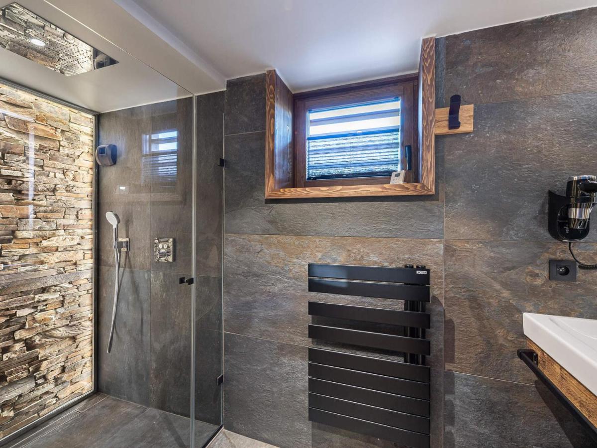 A Le Praz : Piscine, Room, Billard, 6 Adultes + 2 Enfants, Proche Pistes - Fr-1-568-14 * Courchevel